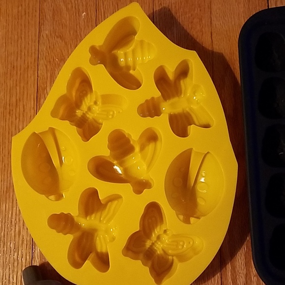 15 Pieces Cookie Silicone moulds, Cutters etc. - Picture 2 of 8